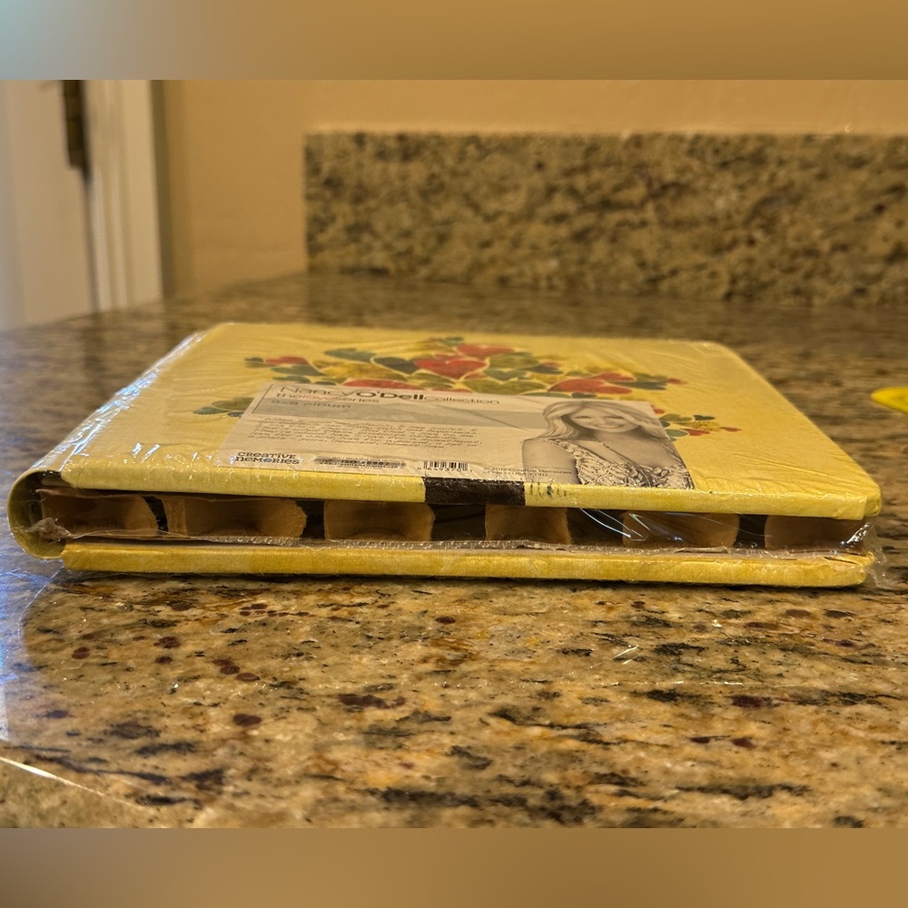 NIP Cover+Pages+Protectors CM 8x8 Album - Picture 6 of 9